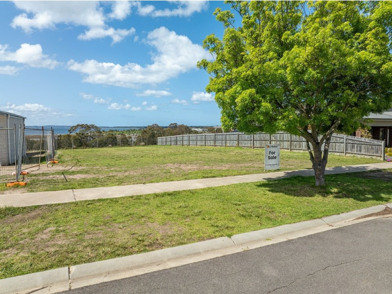 16 Eagle Bay Terrace, Paynesville VIC 3880