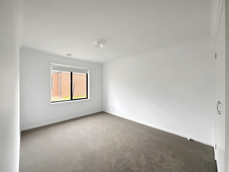 29 Houghton Crescent, Eagle Point VIC 3878