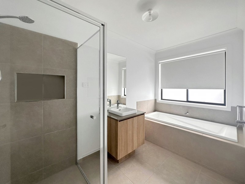 29 Houghton Crescent, Eagle Point VIC 3878