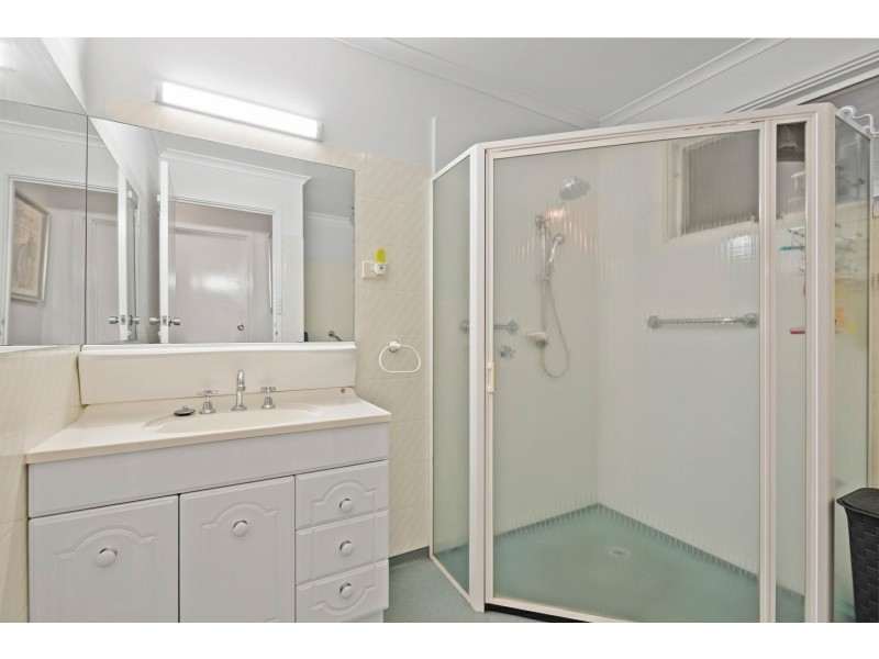 3 Manoora Avenue, Paynesville VIC 3880