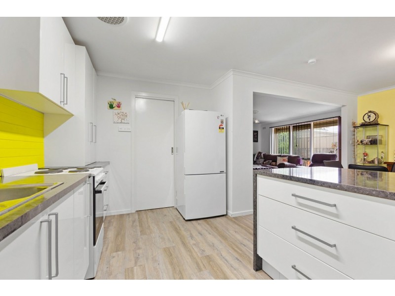 3 Manoora Avenue, Paynesville VIC 3880