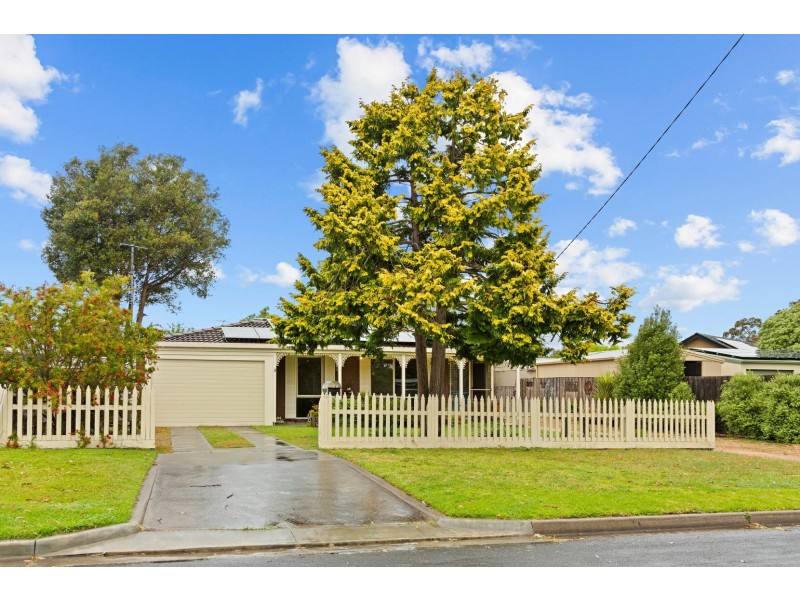 3 Manoora Avenue, Paynesville VIC 3880