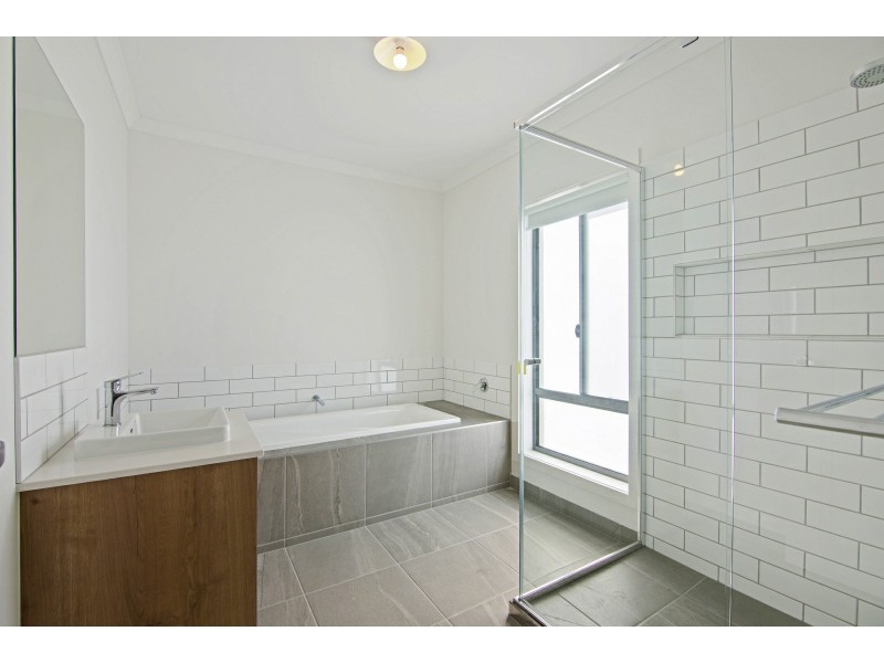 3 Lake Victoria Road, Eagle Point VIC 3878