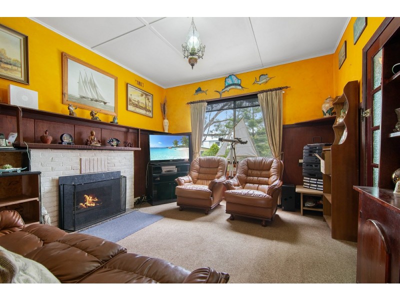 51 Sixth Avenue, Raymond Island VIC 3880