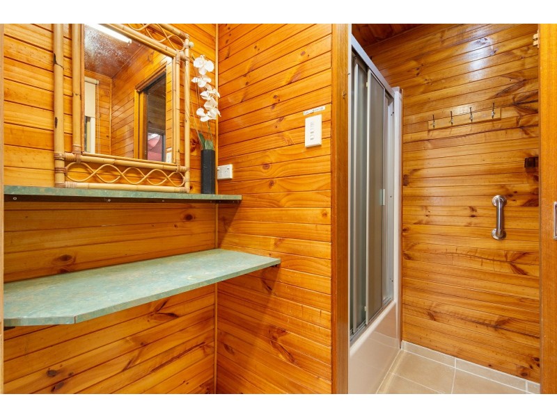 51 Sixth Avenue, Raymond Island VIC 3880