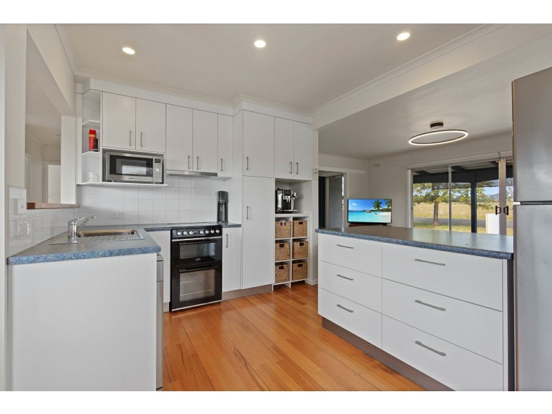 101 Bay Road, Eagle Point VIC 3878