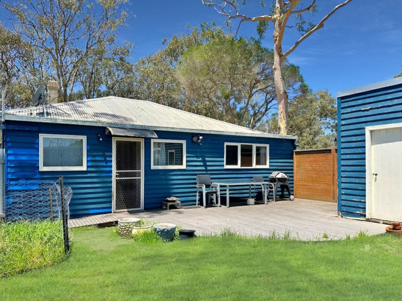 38 Eighth Avenue, Raymond Island VIC 3880