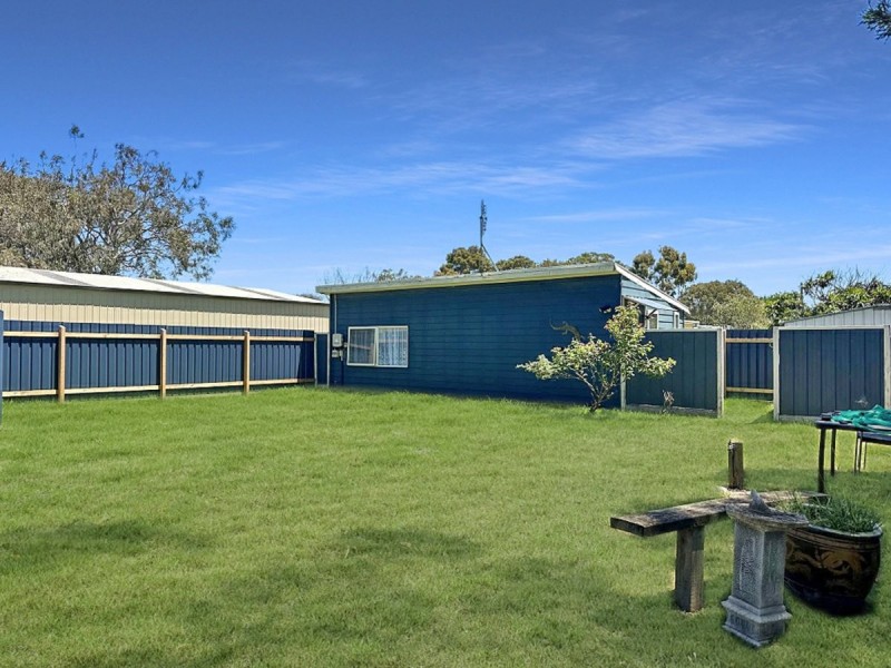 38 Eighth Avenue, Raymond Island VIC 3880