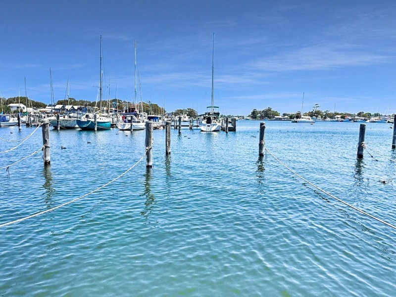 38 Eighth Avenue, Raymond Island VIC 3880