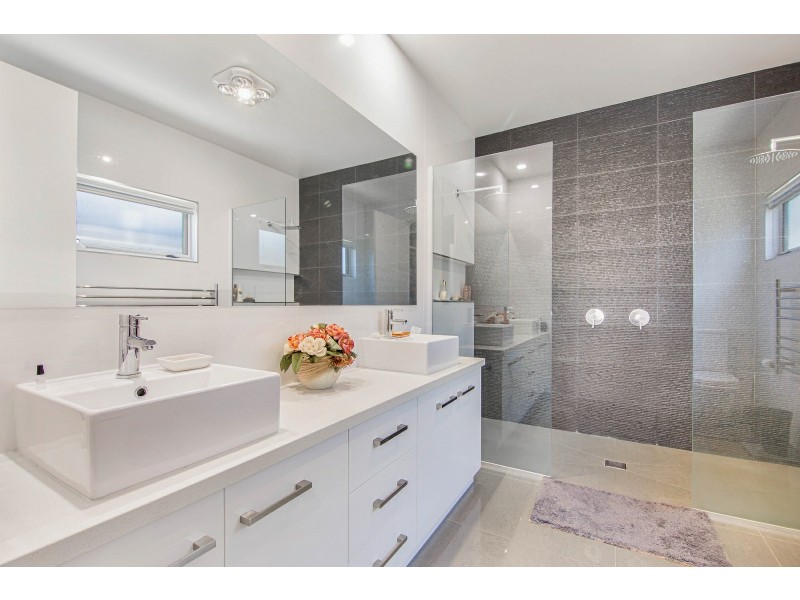 13 Driftwood Close, Paynesville VIC 3880