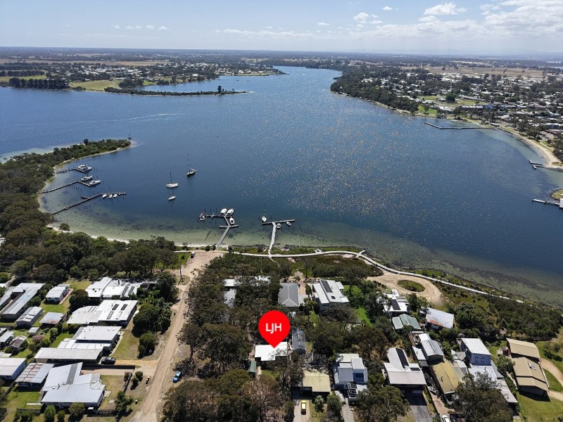 32 Fourth Avenue, Raymond Island VIC 3880