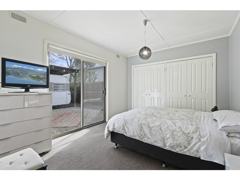 32 Fourth Avenue, Raymond Island VIC 3880