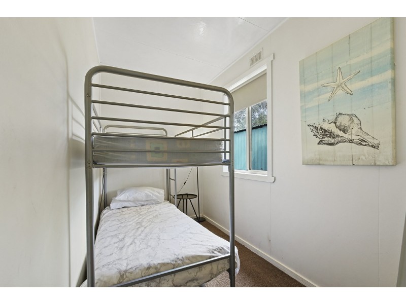 32 Fourth Avenue, Raymond Island VIC 3880