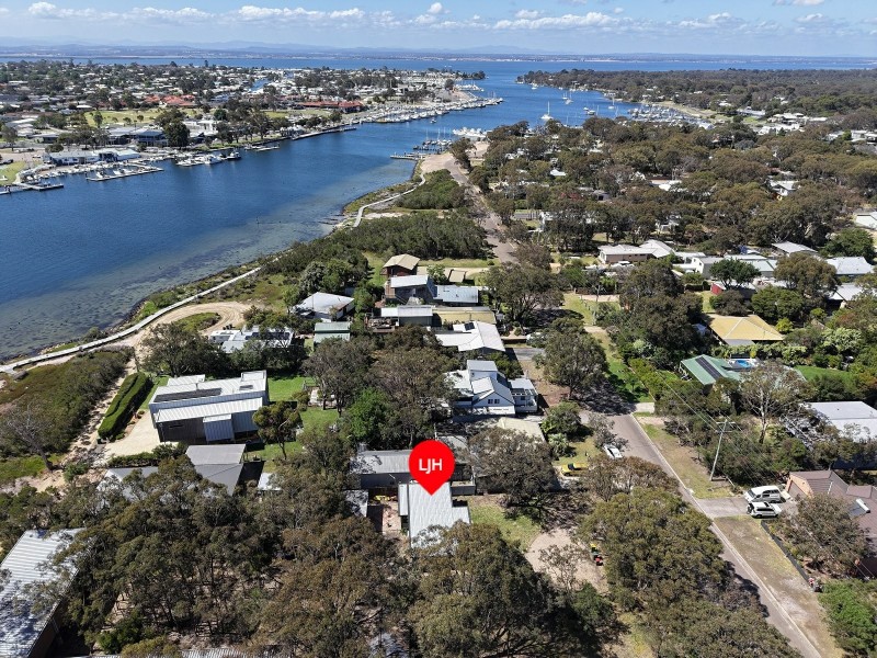 32 Fourth Avenue, Raymond Island VIC 3880