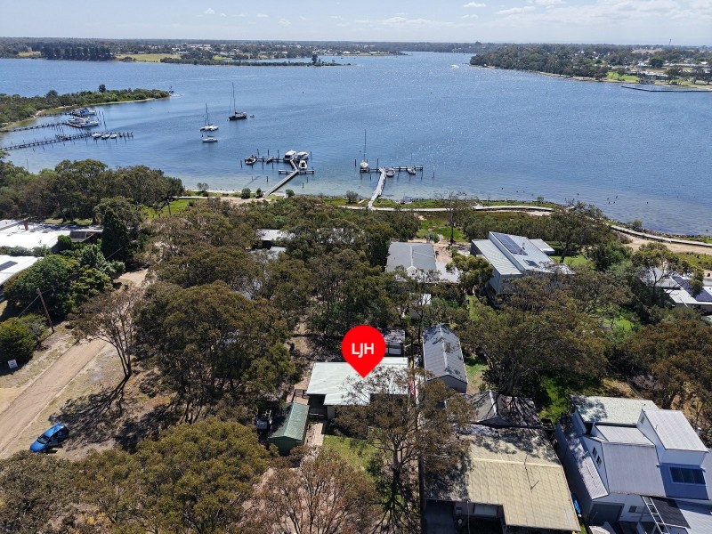 32 Fourth Avenue, Raymond Island VIC 3880