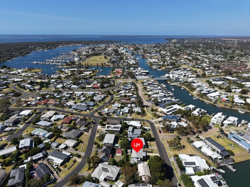 8 Government Road, Paynesville VIC 3880