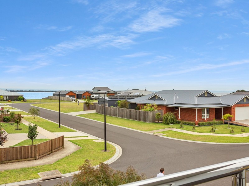 8 Seagreen Close, Eagle Point VIC 3878