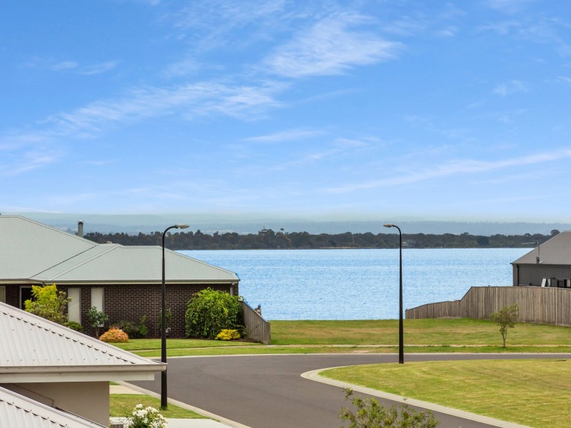 8 Seagreen Close, Eagle Point VIC 3878