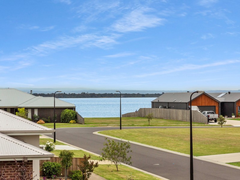 8 Seagreen Close, Eagle Point VIC 3878