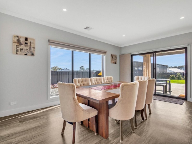 10 Ilfracombe Way, Paynesville VIC 3880