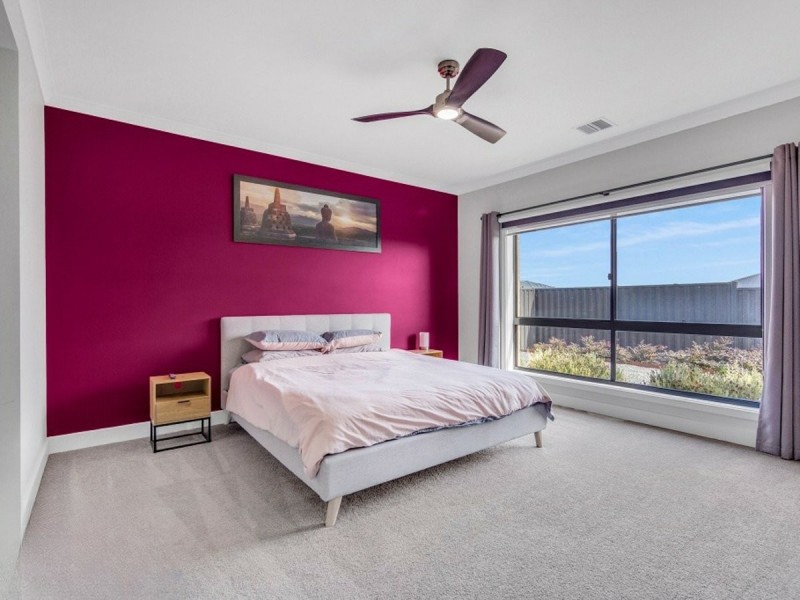 10 Ilfracombe Way, Paynesville VIC 3880