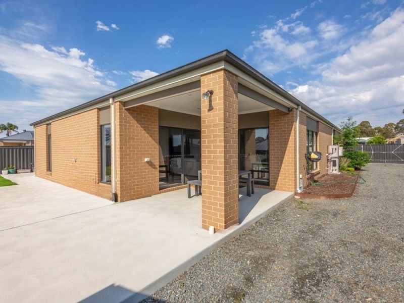10 Ilfracombe Way, Paynesville VIC 3880