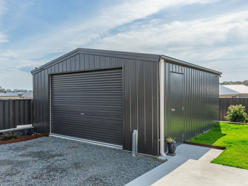 10 Ilfracombe Way, Paynesville VIC 3880