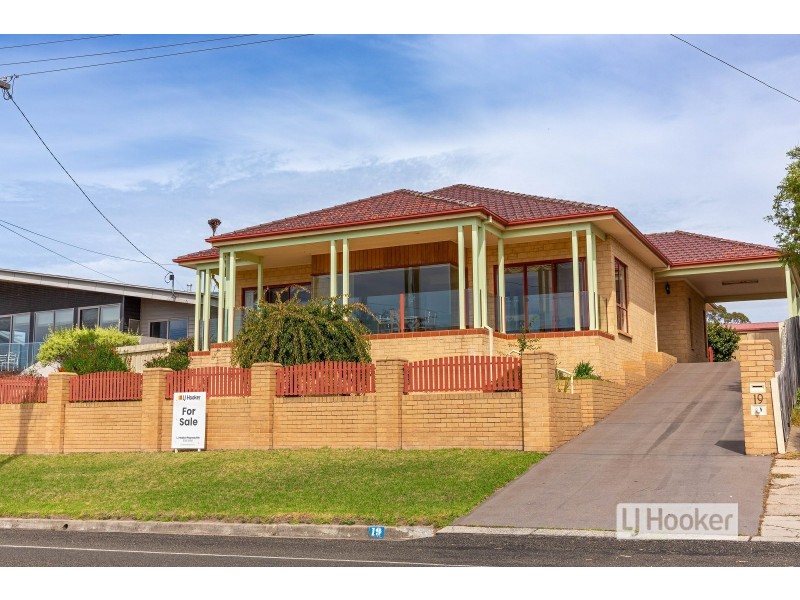 19 Main Road, Paynesville VIC 3880