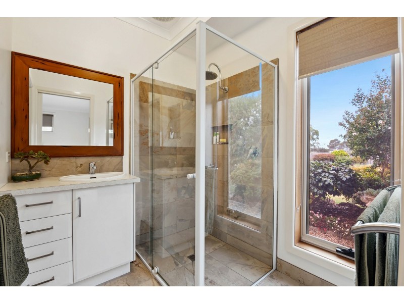 18 Landfall Avenue, Newlands Arm VIC 3875