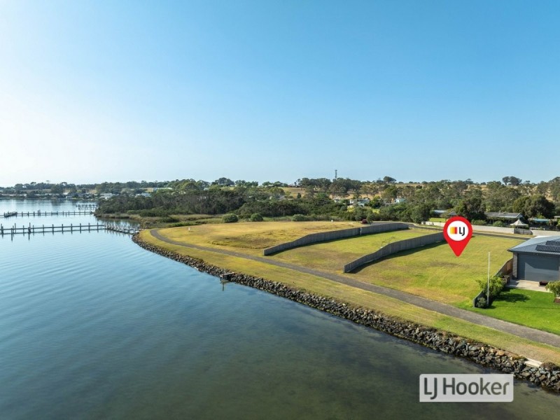 19 Yalca Mews, Eagle Point VIC 3878