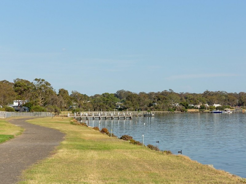 19 Yalca Mews, Eagle Point VIC 3878