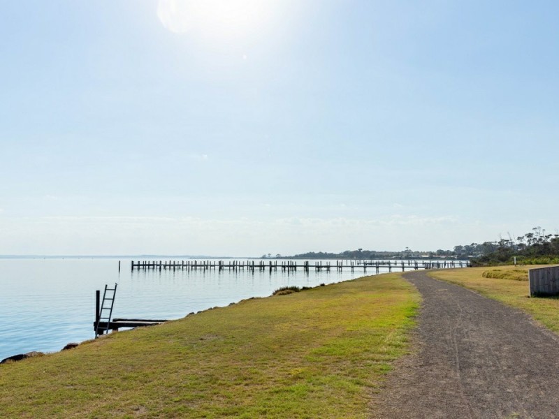 19 Yalca Mews, Eagle Point VIC 3878