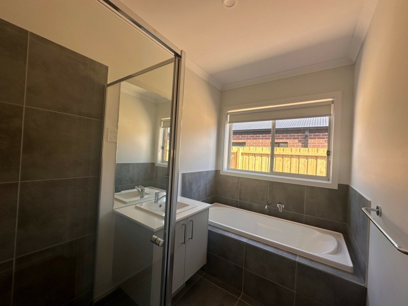 17 Bottlebrush Way, Lucknow VIC 3875