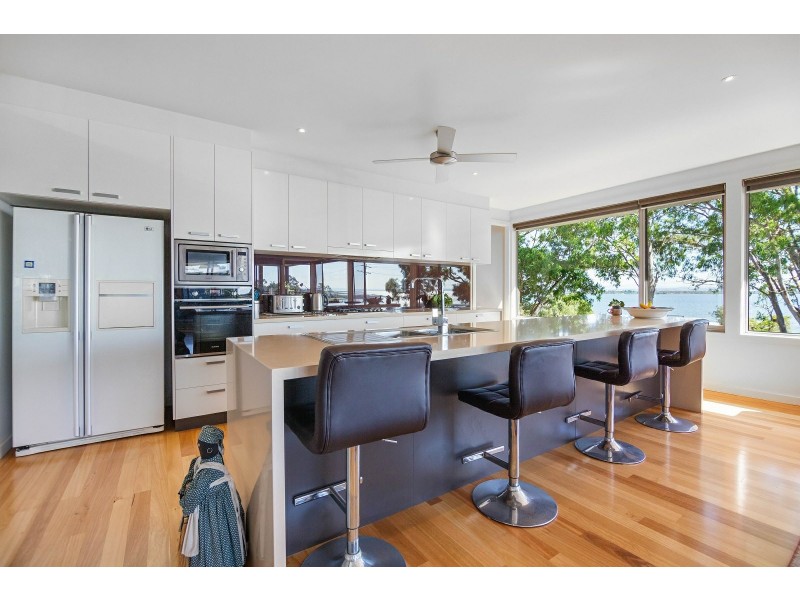 176 Bay Road, Eagle Point VIC 3878