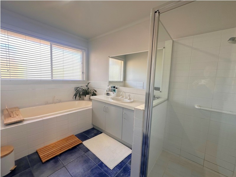 18 Schooner Terrace, Paynesville VIC 3880