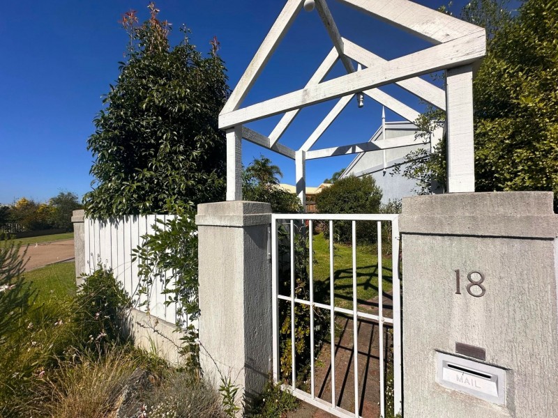 18 Schooner Terrace, Paynesville VIC 3880