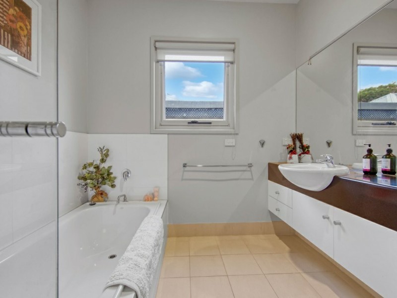 14 Kellina Court, Paynesville VIC 3880