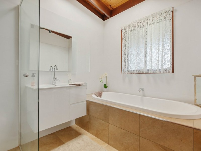 16 Bayside Avenue, Newlands Arm VIC 3875