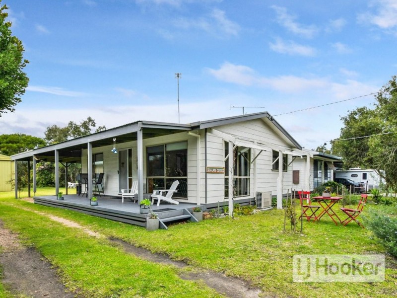 29 Sixth Avenue, Raymond Island VIC 3880