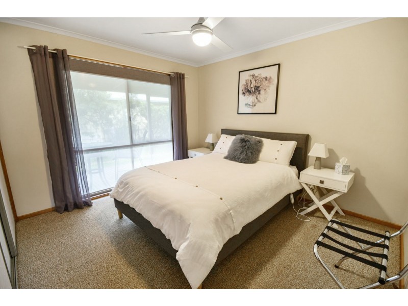 29 Sixth Avenue, Raymond Island VIC 3880