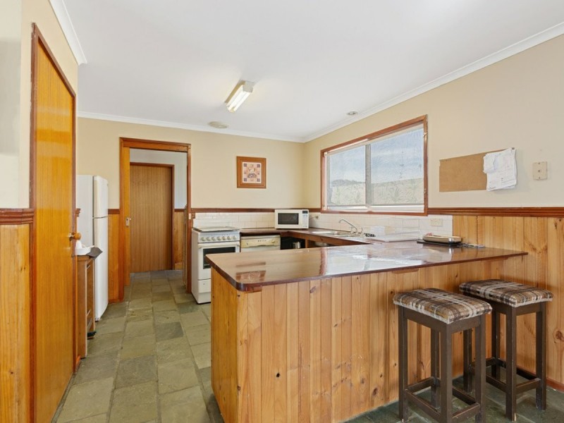 54 Tenth Avenue, Raymond Island VIC 3880