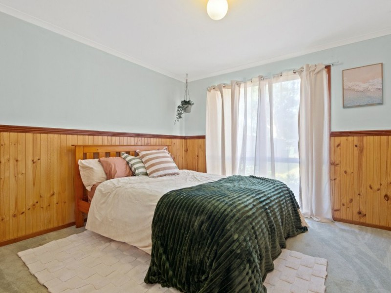 54 Tenth Avenue, Raymond Island VIC 3880