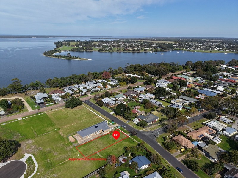 8 Reynolds Street, Paynesville VIC 3880