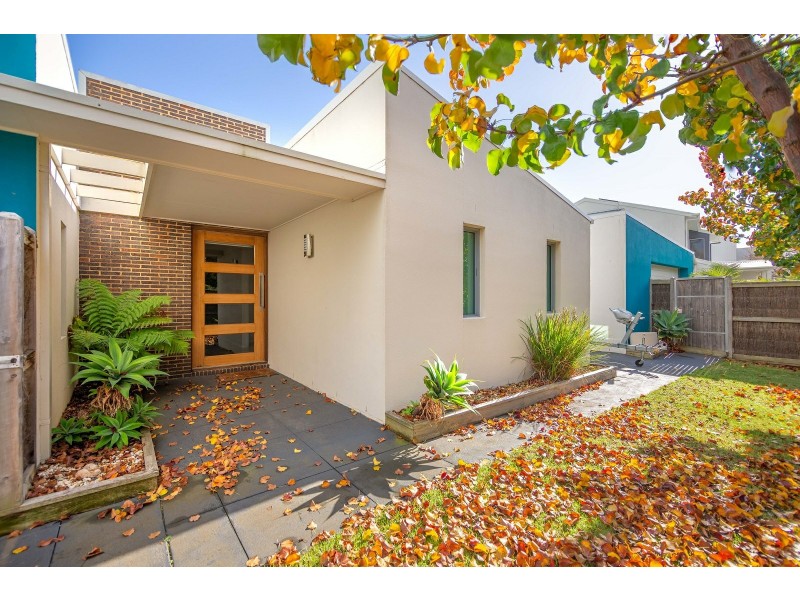 9 Government Road, Paynesville VIC 3880