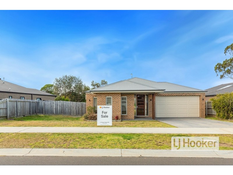 27 Haylock Drive, Paynesville VIC 3880