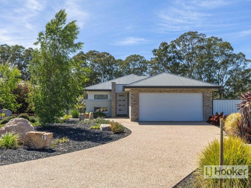 19 Aquabella Drive, Eagle Point VIC 3878