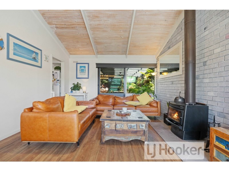 8 Endeavour Court, Lakes Entrance VIC 3909