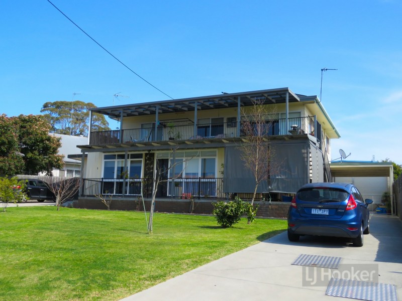 2/24 McMillan Grove, Paynesville VIC 3880