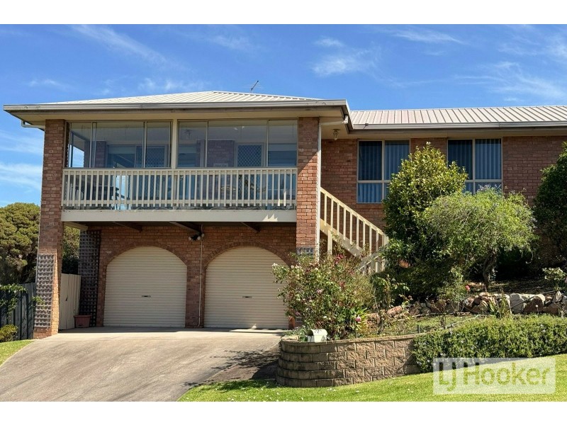 7 Hillcrest Rise, Lakes Entrance VIC 3909