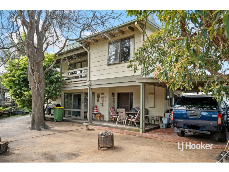 22 Third Parade, Raymond Island VIC 3880